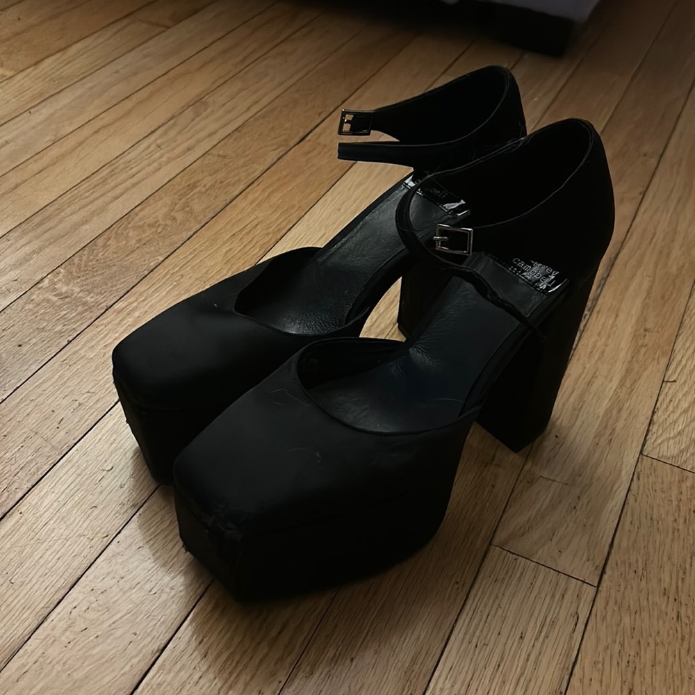 Jeffrey Campbell Platform Ovr-N-Out Black Silk Heels. Size 8.